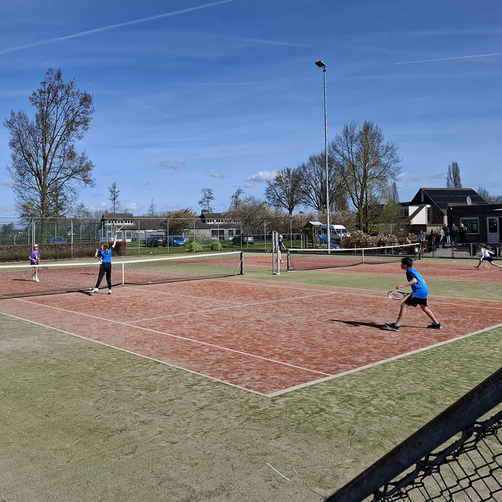 Tennis bij VDS '25 Hernen, Bergharen, Leur, voor senioren en junioren